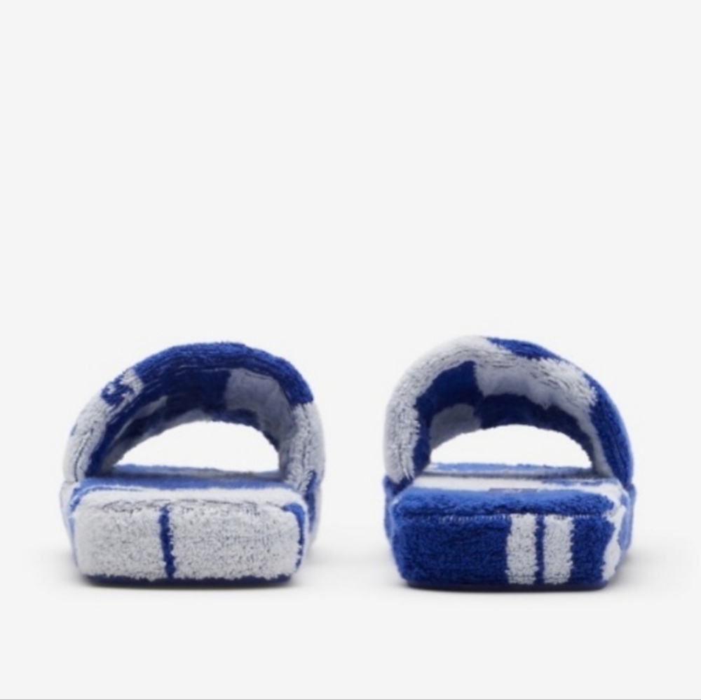 Burberry Blue/White Knight IP Pattern Fabric Slippers on Rubber Sole - Picture 4 of 9
